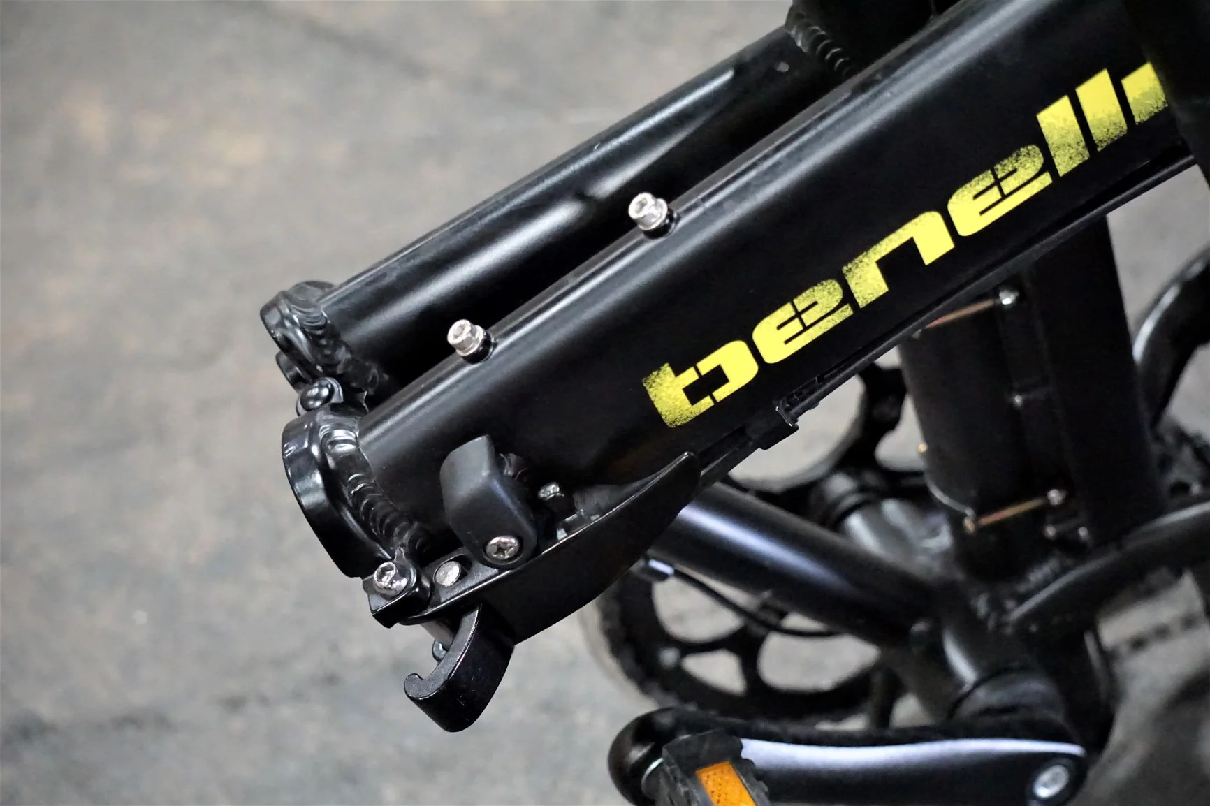 Benelli E-Fold 500-watt Folding Electric Bicycle - Image 9