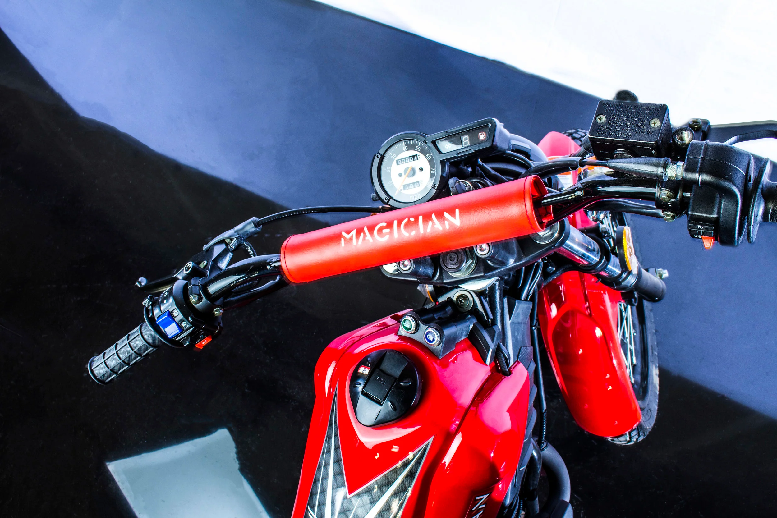 Magician 250 Enduro Bike, 5-Speed Manual, Electric Start, (19/16) Wheels - Image 10
