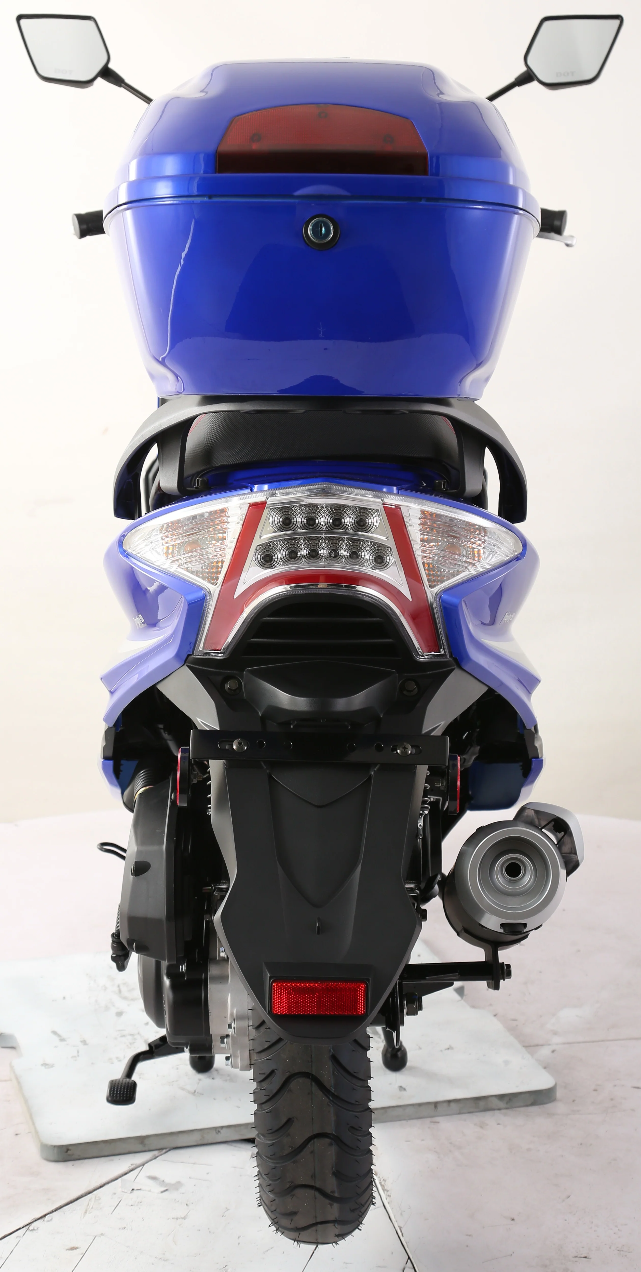 TrailMaster Trophy 50cc Street Scooter - Image 16